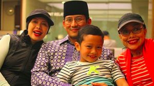 Bikin Adem, Momen Kedekatan Sandiaga Uno dengan Ibunda Tercinta