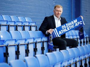 Debut Jadi Manajer, Paul Scholes Menang Telak