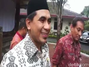 Keluarga Mbah Moen Minta Polemik Puisi Doa yang Ditukar Disudahi Keluarga Mbah Moen Minta Polemik Puisi Doa yang Ditukar Disudahi