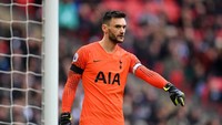 Kiper yang mengantar Timnas Prancis menjadi juara Piala Dunia 2018 ini kadang tampil mengejutkan dengan blunder-blundernya. Tapi dia tetap tangguh di bawah mistar gawang, dengan 73% keberhasilan memblok tembakan yang mengarah ke gawangnya. (Justin Setterfield/Getty Images)