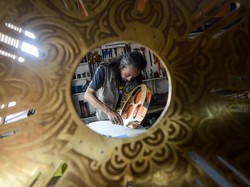 Kamu Pilih Gitar Buatan Pabrik atau Custom?