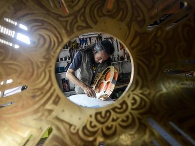 Keren! Gitar Berbahan Logam Asal Cimahi Tembus Pasar Eropa