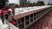 Petugas Damkar Bikin Istiqlal Makin Bersih