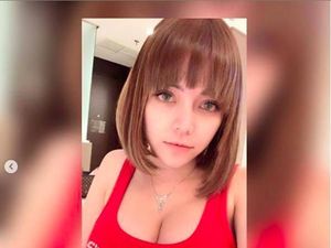 Pakai Dress Pink, Avriellia Shaqqila Diperiksa Lagi di Polda Jatim