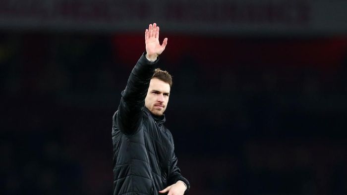 LONDON, ENGLAND - JANUARY 19: Aaron Ramsey of Arsenal acknowledges the fans after the Premier League match between Arsenal FC and Chelsea FC at Emirates Stadium on January 19, 2019 in London, United Kingdom. (Photo by Clive Rose/Getty Images)