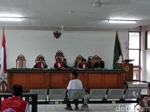 Terdakwa yang Bantah Mengeroyok Haringga Dikonfrotir dengan Temannya Terdakwa yang Bantah Mengeroyok Haringga Dikonfrotir dengan Temannya
