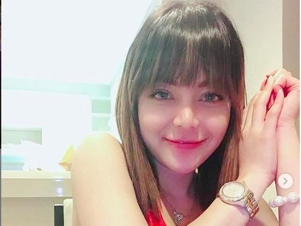 Bayaran Avriellia Shaqqila Jadi Foto Model Bikin Feni Rose Melongo! Bayaran Avriellia Shaqqila Jadi Foto Model Bikin Feni Rose Melongo!