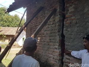 115 Rumah Retak-retak di Lebak, Warga Minta Relokasi 115 Rumah Retak-retak di Lebak, Warga Minta Relokasi