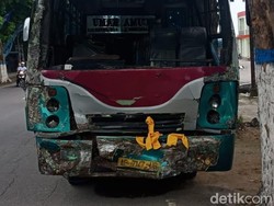 Dua Bus Tabrakan Akibat Rem Blong, 11 Orang Luka