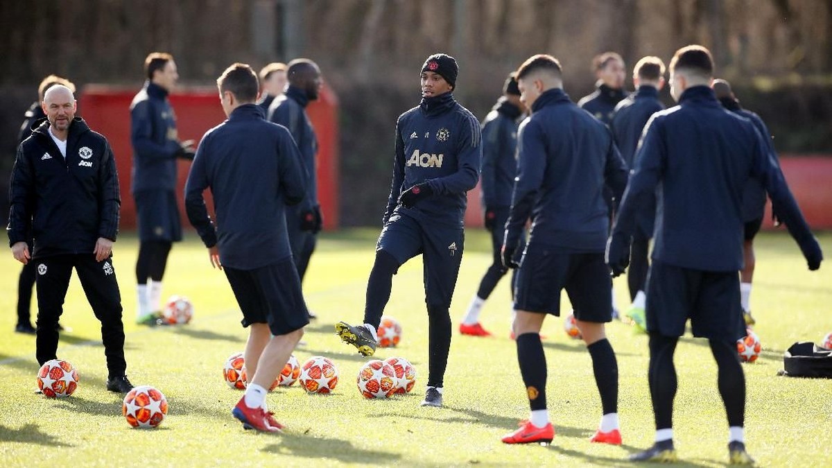 Anthony Martial dalam sesi latihan jelang laga Man United kontra Paris St-Germain (Jason Cairnduff/Reuters)
