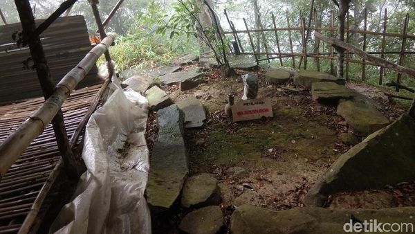 Foto: Hawa Mistis Makam Keramat Gunung Lembu