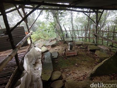 Foto: Hawa Mistis Makam Keramat Gunung Lembu