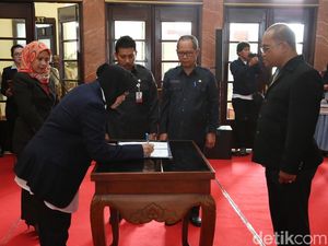 Kepala Dispenduk Diganti, Risma Berharap Pelayanan Lebih Mudah