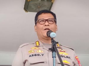 Polisi: Tim Masih Bekerja Ungkap Pelaku Ledakan Petasan di Senayan Polisi: Tim Masih Bekerja Ungkap Pelaku Ledakan Petasan di Senayan
