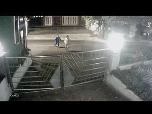 Rekaman CCTV Geng Motor Rampok Pedagang Pecel Lele di Pejaten