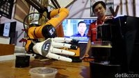 Canggih! Robot Barista Ini Mejeng di Pameran Pendidikan