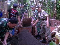 TNI Bangun Rumah untuk Keluarga Penyantap Makanan Busuk