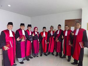 Bawas MA Periksa Hakim PN Jakpus yang Pose 2 Jari Bawas MA Periksa Hakim PN Jakpus yang Pose 2 Jari