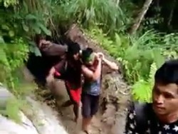 Viral Jenazah Ditandu Puluhan Km, Sandi: Bukti Infrastruktur Belum Rata