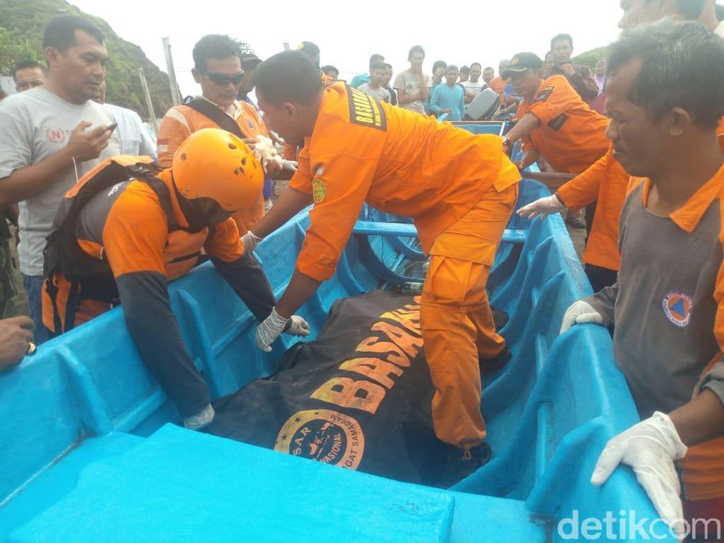 Guru Asal Jombang Korban Ombak Pantai di Jember Ditemukan Tewas Guru Asal Jombang Korban Ombak Pantai di Jember Ditemukan Tewas