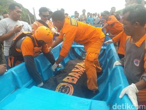 Guru Asal Jombang Korban Ombak Pantai di Jember Ditemukan Tewas Guru Asal Jombang Korban Ombak Pantai di Jember Ditemukan Tewas