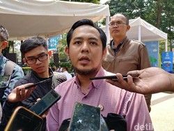 Tempel Stiker Capres, 3 Trayek Angkot Bandung Ditertibkan