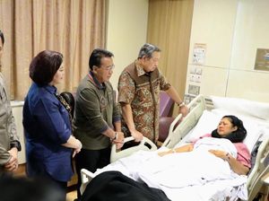 PD: PM Singapura Jenguk Bu Ani Yudhoyono Siang Ini PD: PM Singapura Jenguk Bu Ani Yudhoyono Siang Ini