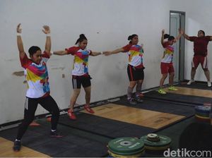 Ditinggal Pelatih di Periode Kualifikasi Olimpiade, Bagaimana Program Angkat Besi? Ditinggal Pelatih di Periode Kualifikasi Olimpiade, Bagaimana Program Angkat Besi?