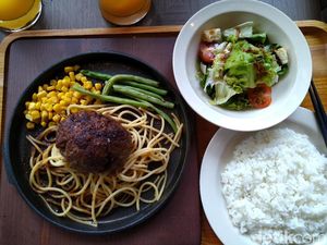Dikabarkan Akan Nikahi Syahrini, Reino Barack Buka Restoran Hamburg Steak