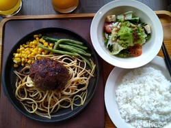 Dikabarkan Akan Nikahi Syahrini, Reino Barack Buka Restoran Hamburg Steak