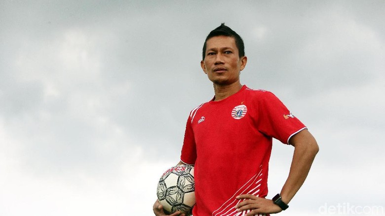 Auman Lantang Ismed Sofyan bersama Persija Jakarta Auman Lantang Ismed Sofyan bersama Persija Jakarta