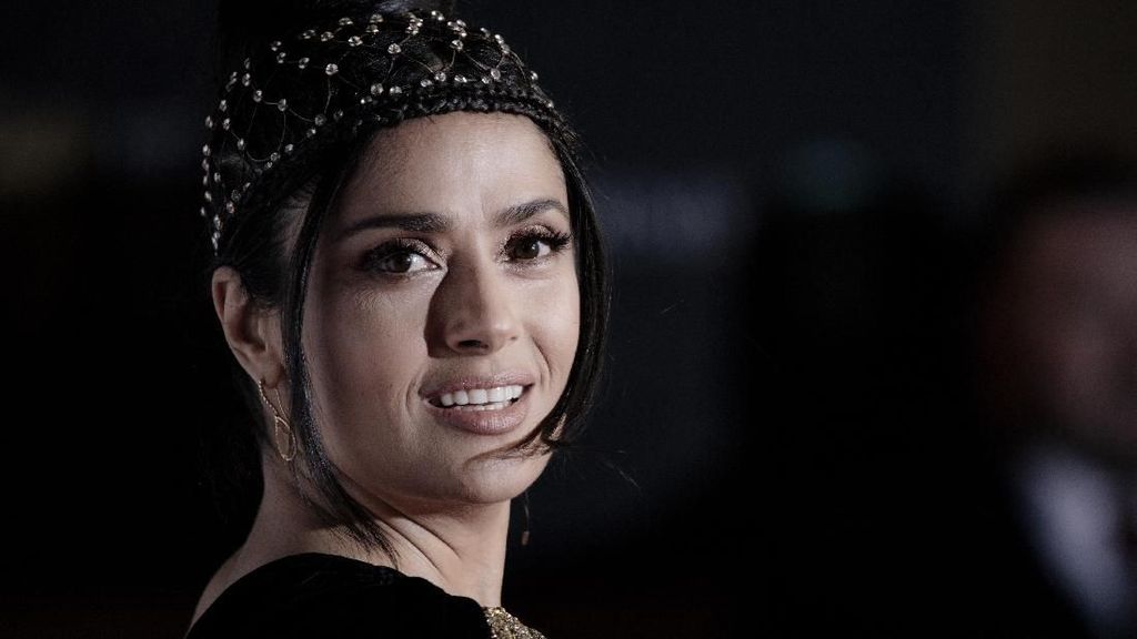 Penampilan Gemilang Salma Hayek hingga Amy Adams di BAFTA Penampilan Gemilang Salma Hayek hingga Amy Adams di BAFTA