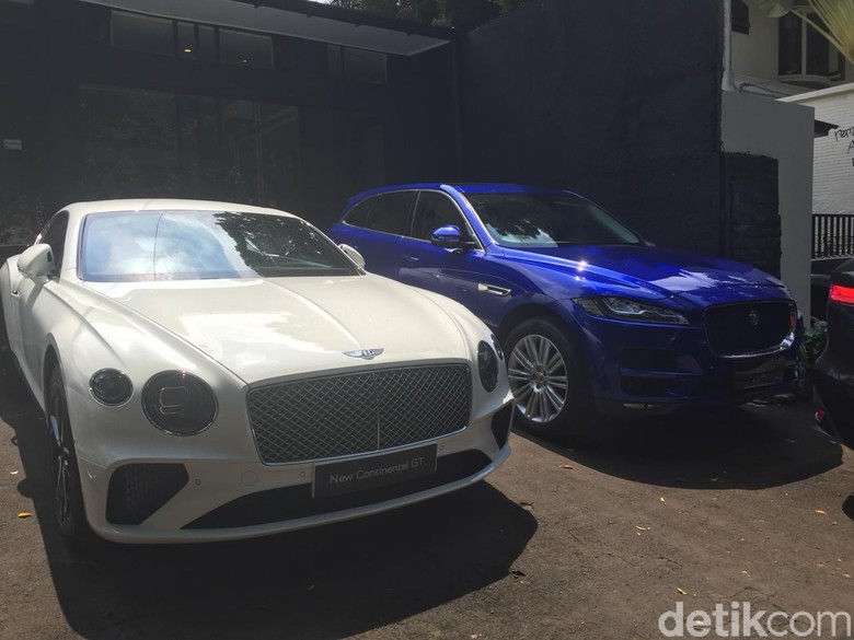 Bentley dan Jaguar. Foto: Dadan Kuswaraharja