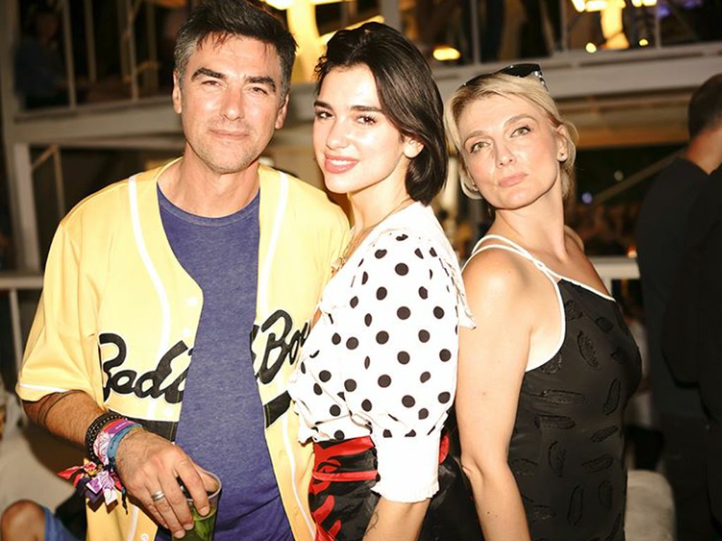 Family Goals! 8 Potret Keseruan Dua Lipa Bersama Keluarga Family Goals! 8 Potret Keseruan Dua Lipa Bersama Keluarga