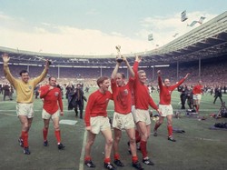 Kiper Juara Piala Dunia Inggris Gordon Banks Tutup Usia