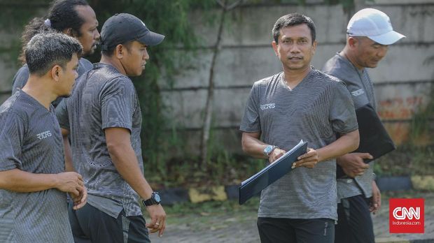 Widodo C. Putro mengaku sepatu yang digunakan saat gol salto menghilang.
