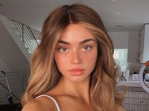 Selebgram Seksi Dikritik Karena Dianggap Menyiksa Kuda untuk Pemotretan