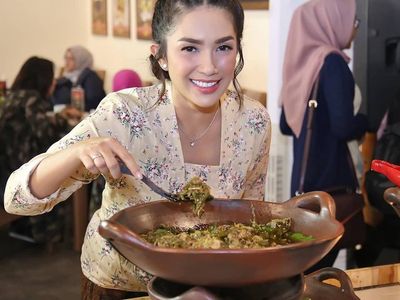 8 Artis Ini Punya Usaha Kuliner Tradisional yang Hits