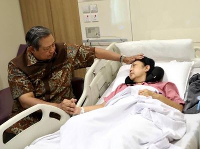 Momen SBY Setia Temani Ani Yudhoyono yang Sakit Kanker Darah