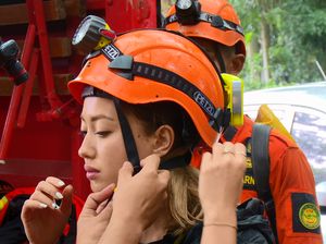 Foto: Si Cantik Inka Fitria Tantang Bahaya di Bogor
