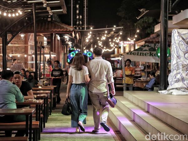 Tidak Berizin, Food Court di Tanah Reklamasi Ramai Banget