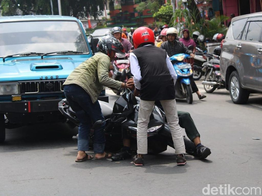 Takut Terjaring Razia, Pelajar di Jombang Picu Kecelakaan Beruntun
