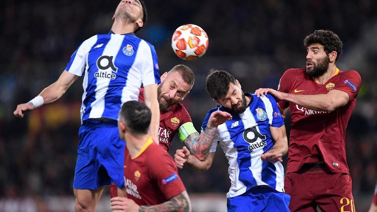 Babak pertama AS Roma vs FC Porto masih imbang tanpa gol di Stadio Olimpico, Rabu (13/2/2019) dini hari WIB. (Foto: Alberto Lingria/Reuters)
