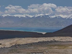 Perahu Tak Bisa Mengambang di Danau Mati di Asia Tengah Ini Perahu Tak Bisa Mengambang di Danau Mati di Asia Tengah Ini