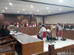 Menangis, Bos PT BAP Menyesal Menyuap Anggota DPRD Kalteng Menangis, Bos PT BAP Menyesal Menyuap Anggota DPRD Kalteng