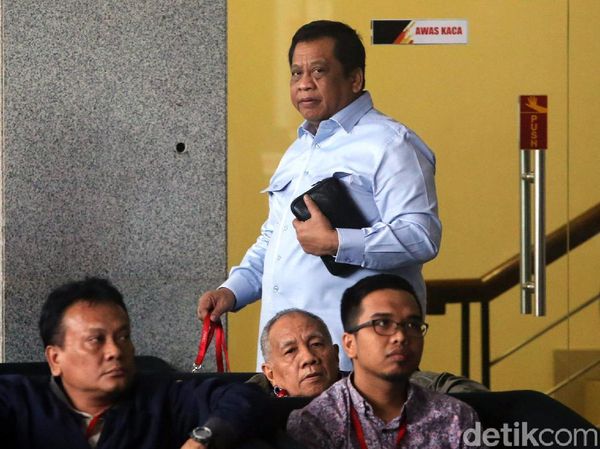 KPK Periksa Kader Demokrat Terkait Kasus Suap Taufik Kurniawan
