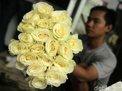 Wanginya Bisnis Bunga Mawar Jelang Valentine