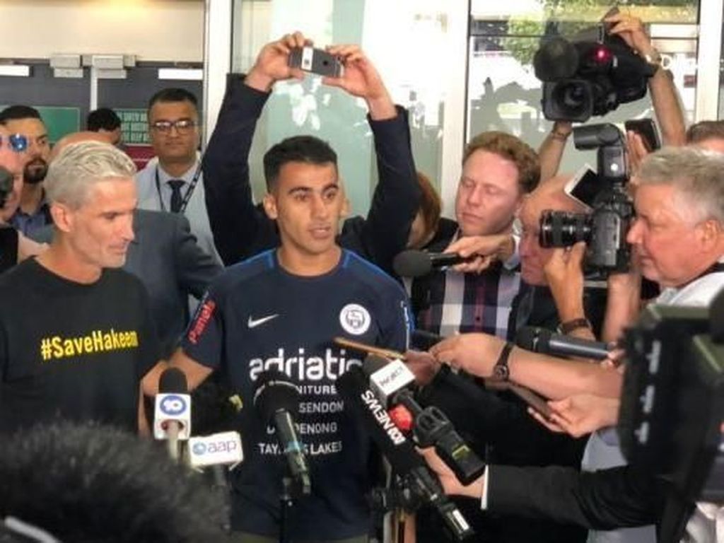 Tiba di Melbourne, Hakeem Al Araibi Disambut Puluhan Pendukung Tiba di Melbourne, Hakeem Al Araibi Disambut Puluhan Pendukung
