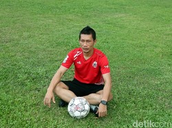 Sepatu Bola Pertama Ismed Sofyan