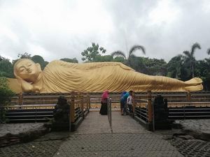 Bukan Thailand, Ini Patung Buddha Tidur di Mojokerto